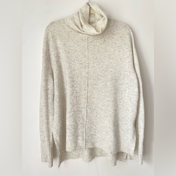 Athleta Sweaters - Athleta Sweater Women’s Medium Merino Wool Transit Turtleneck